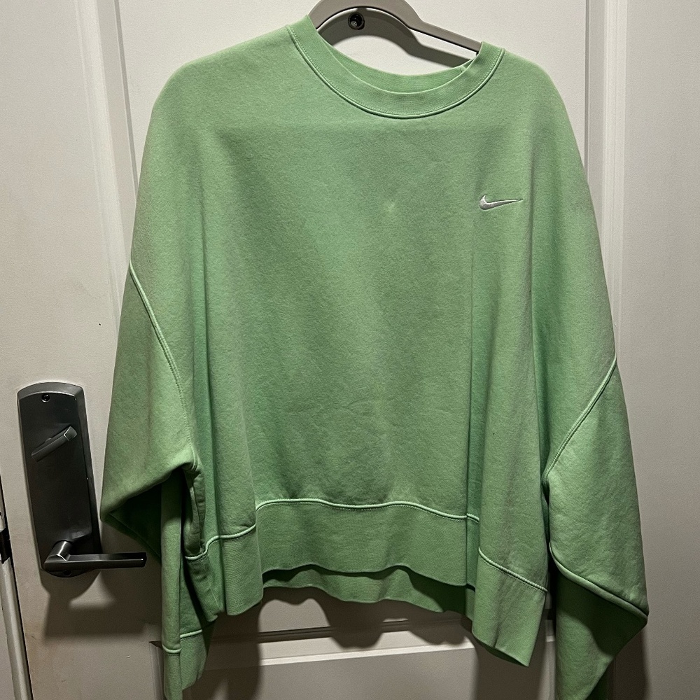 Cropped Nike Sweatshirt